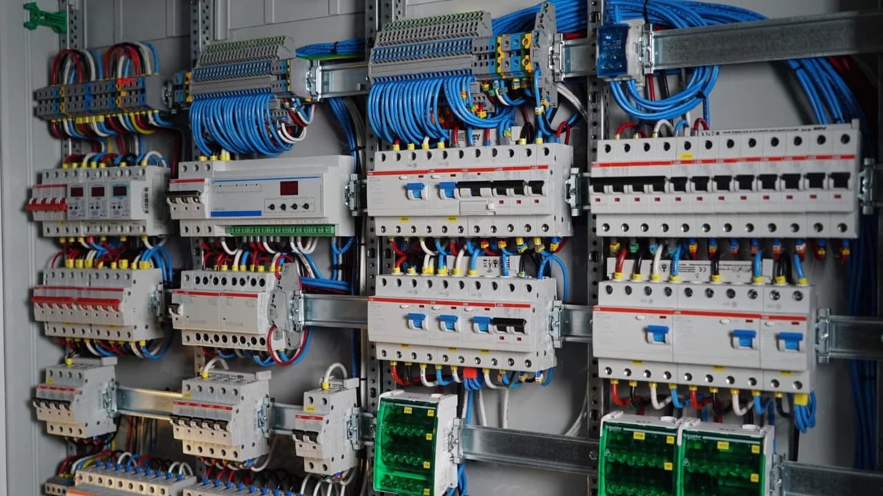 Электроснабжение частного дома в СПб